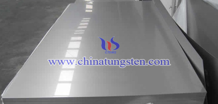 600x500x10mm 鎢合金板具有高密度、高硬度、高熔點(diǎn)的特性，能夠耐腐蝕、耐磨損，而且高溫性能好，即使在500℃的溫度下也基本保持不變，在1000℃時(shí)仍有很高的硬度。它被廣泛應(yīng)用於機(jī)械、焊接零件、熱交換器、反光器具等。  中鎢在線是一家專門從事研究、開發(fā)、生產(chǎn)、銷售鎢合金的公司，以先進(jìn)的技術(shù)力量，科學(xué)的管理制度，竭誠為您服務(wù)。本公司為客戶提供高品質(zhì)、高標(biāo)準(zhǔn)的產(chǎn)品，並且能夠根據(jù)客戶的要求生產(chǎn)各種規(guī)格和材質(zhì)的鎢合金板。  更多內(nèi)容請(qǐng)?jiān)L問： http://www.tungsten-alloy.com/big5/tungsten-alloy-plate.html