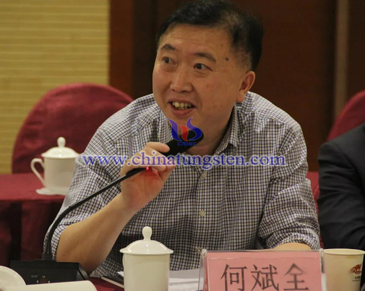 中國鎢業(yè)協(xié)會主席團主席，湖南柿竹園有色金屬有限責任公司黨委書記、總經(jīng)理何斌全