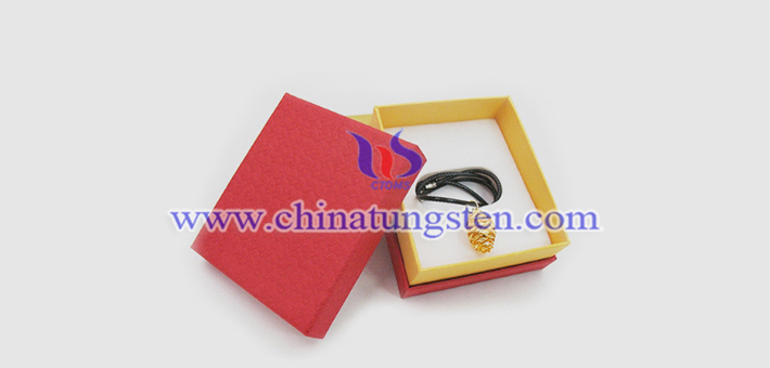 gold plated tungsten alloy pine cone pendant picture