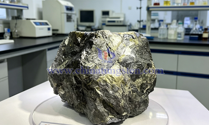 Images of tungsten concentrate
